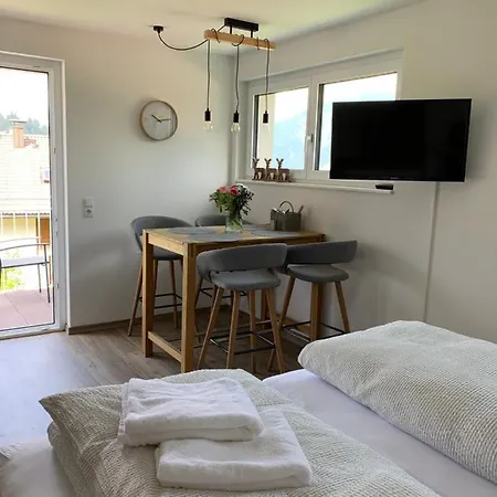 Bellevue Apartment *