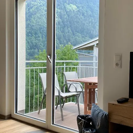 Bellevue Apartment *